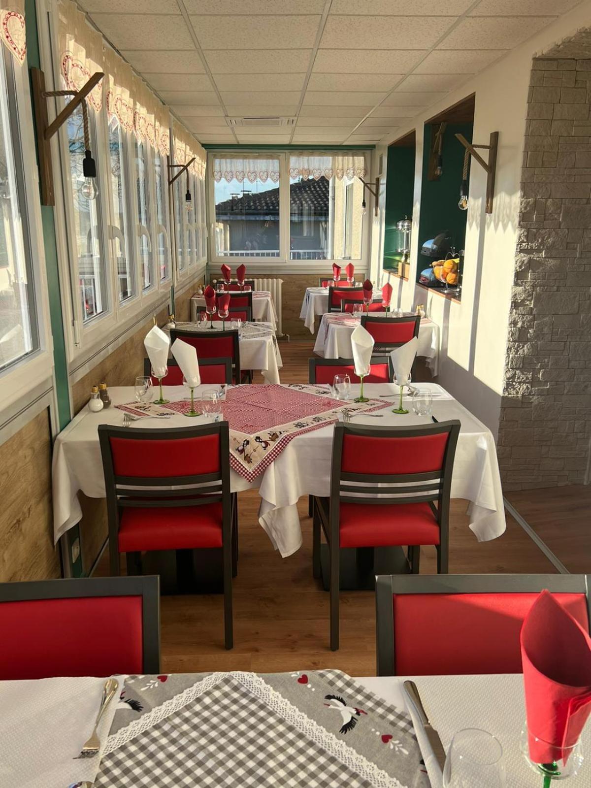 Hotel Le Pommeil Guéret الغرفة الصورة